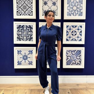 Macacão Lara – Conforto e Sofisticação para o Dia a Dia Profissional