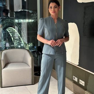 Scrub Serena – Uniforme Profissional Feminino Moderno e Sofisticado