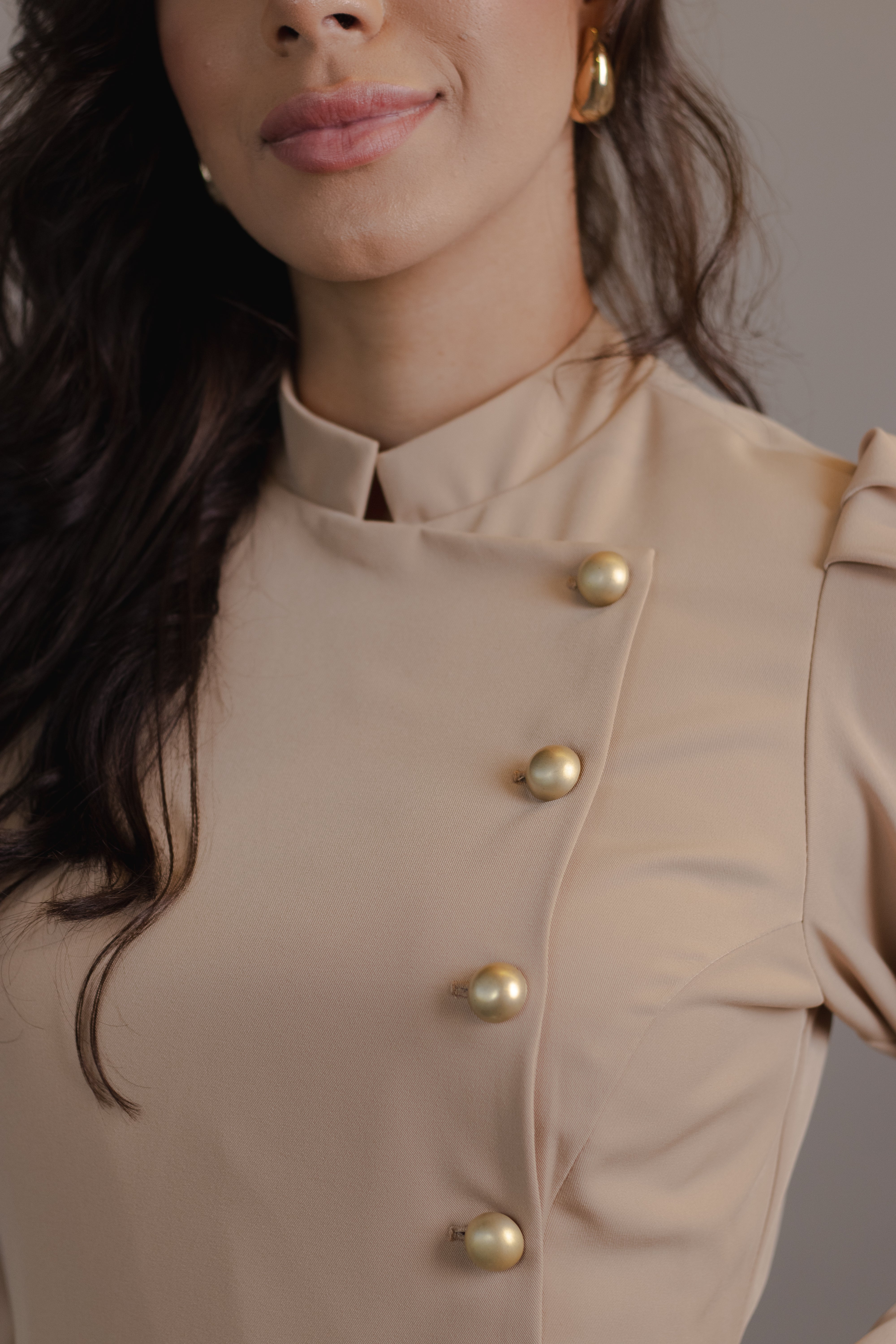 Dólmã Joana — elegância com botões laterais