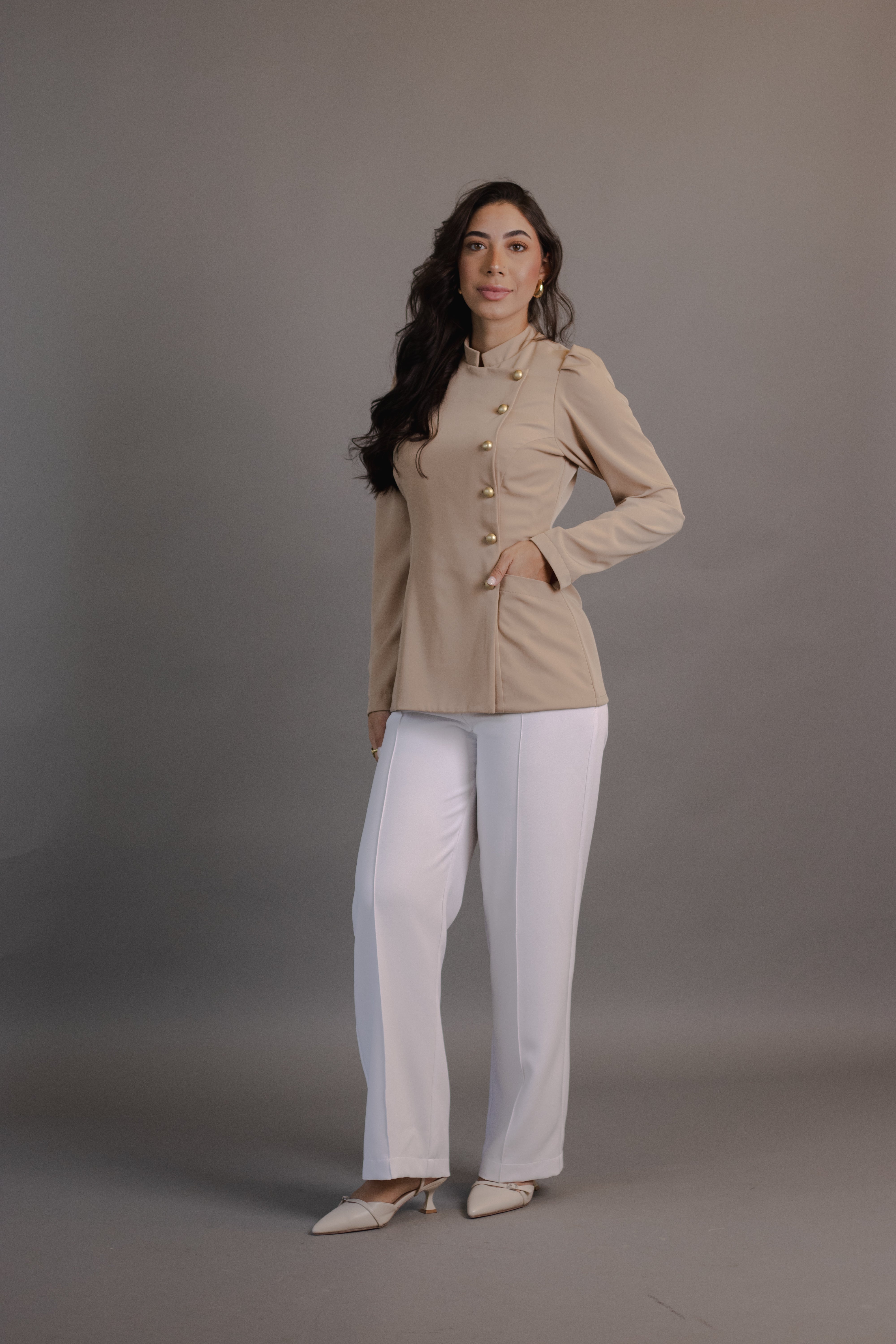 Dólmã Joana — elegância com botões laterais