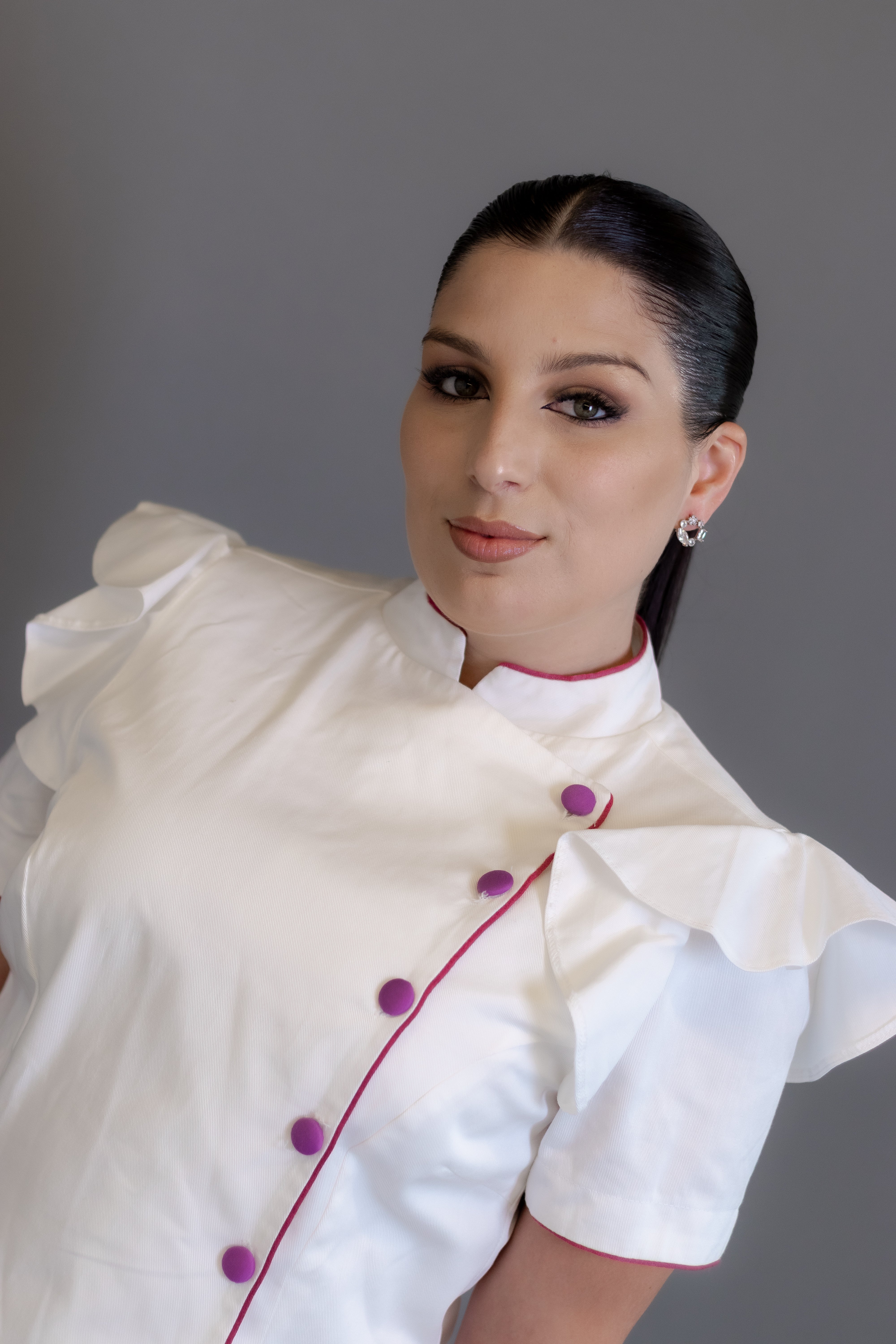 Dólmã Maysa – Dólmã Feminina com Babados e Botões Contrastantes
