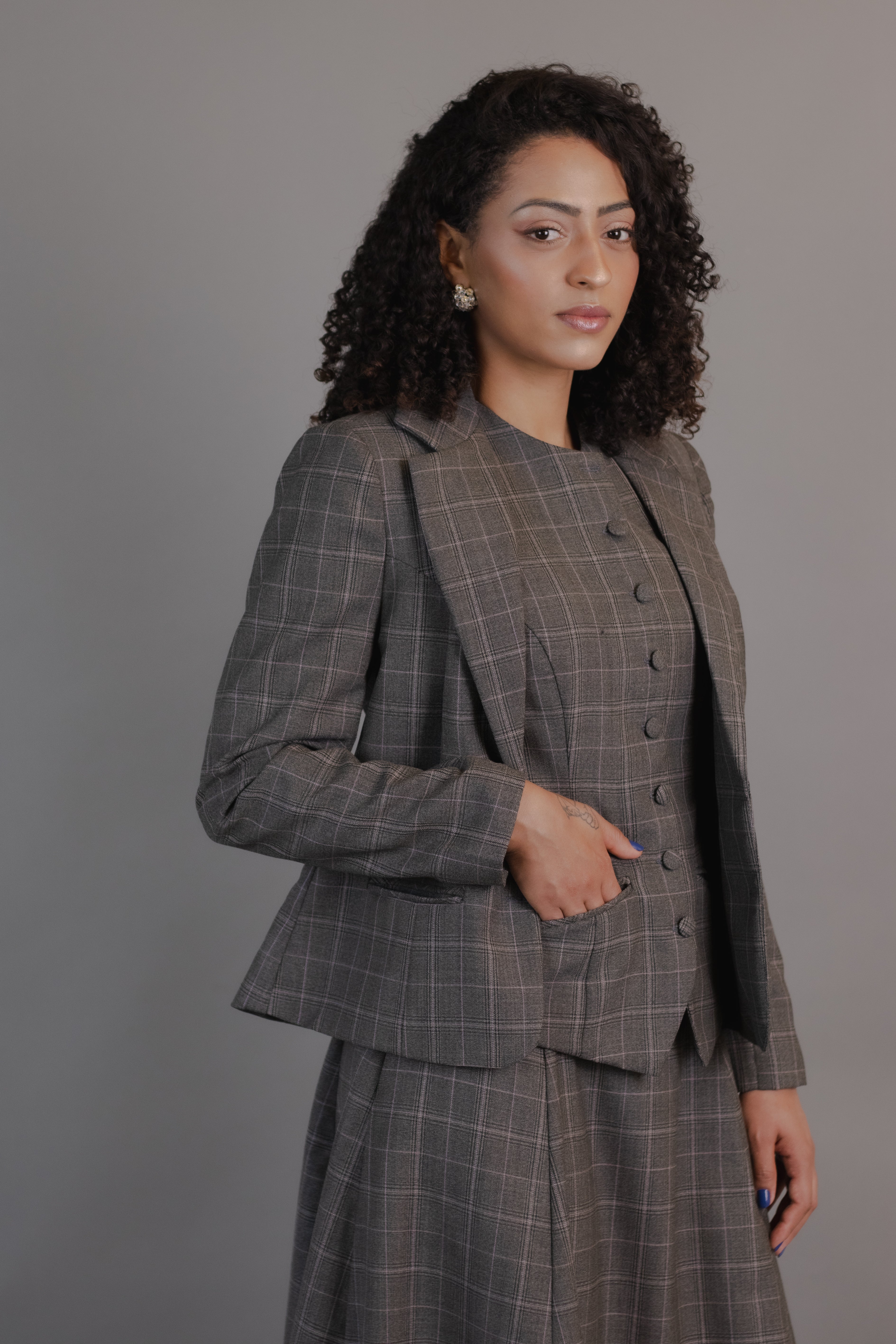 Fato Eternizar 1 — colete e saia midi de alfaiataria