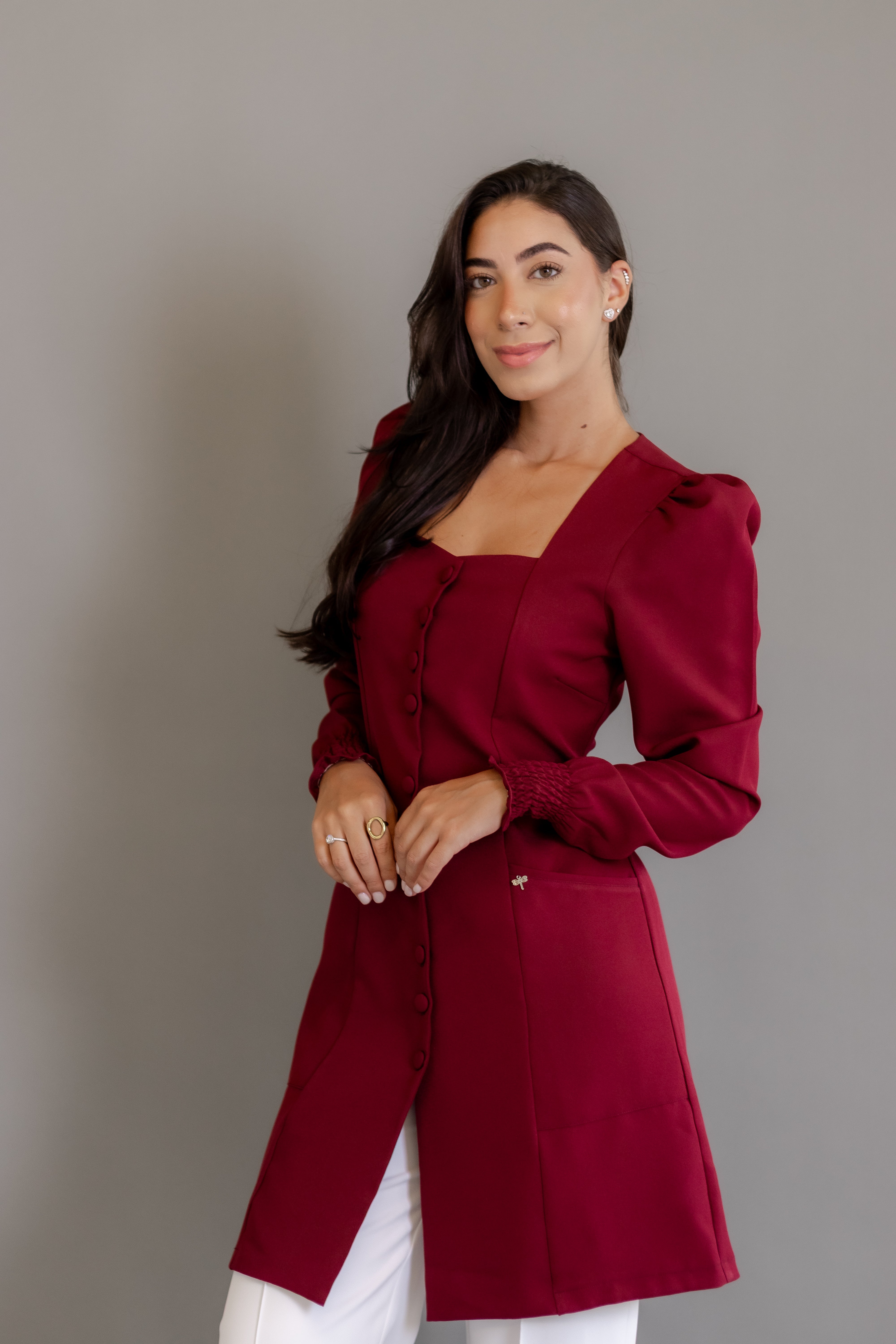 Jaleca Ana – Jaleco Feminino Elegante com Mangas Estruturadas