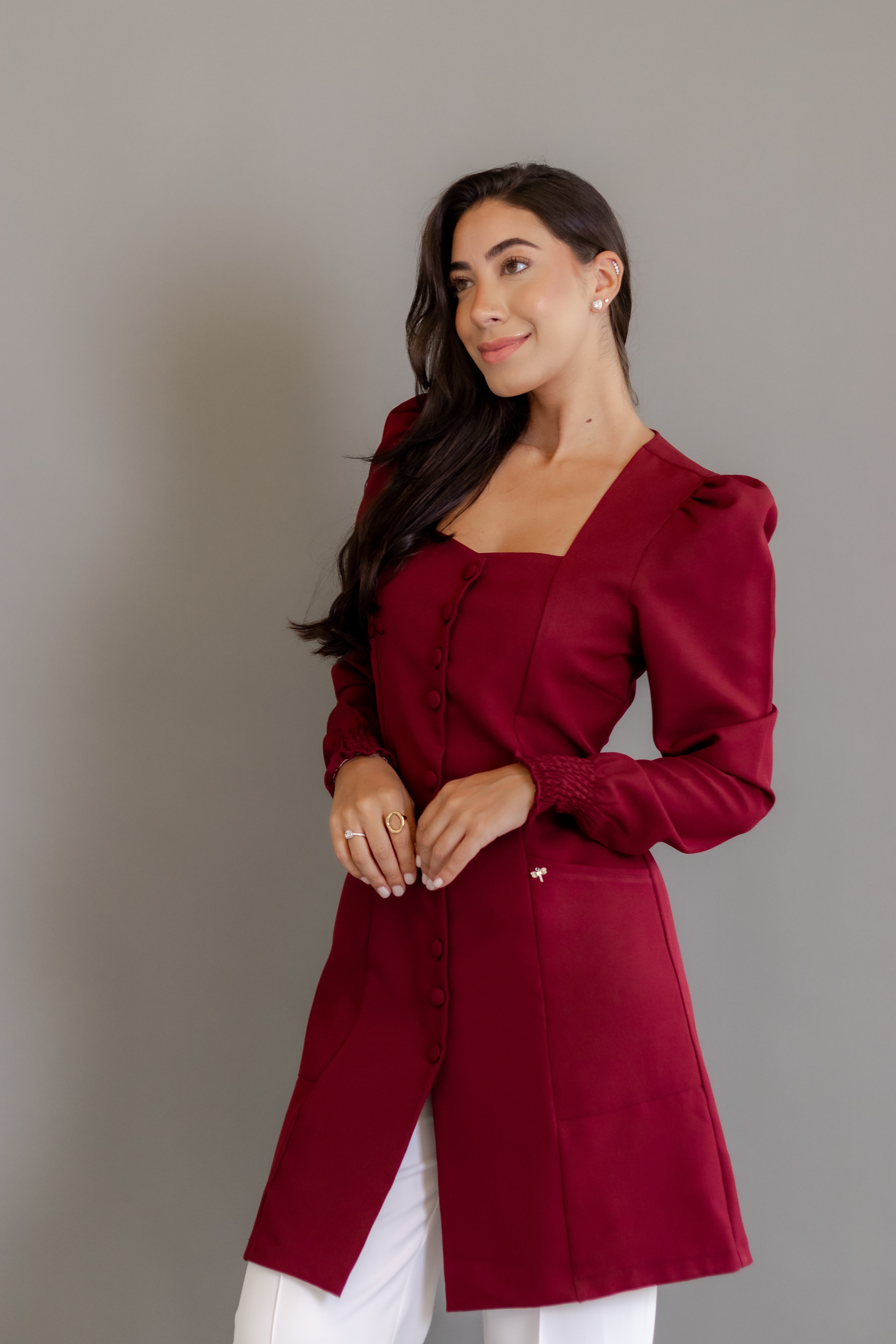 Jaleca Ana – Jaleco Feminino Elegante com Mangas Estruturadas