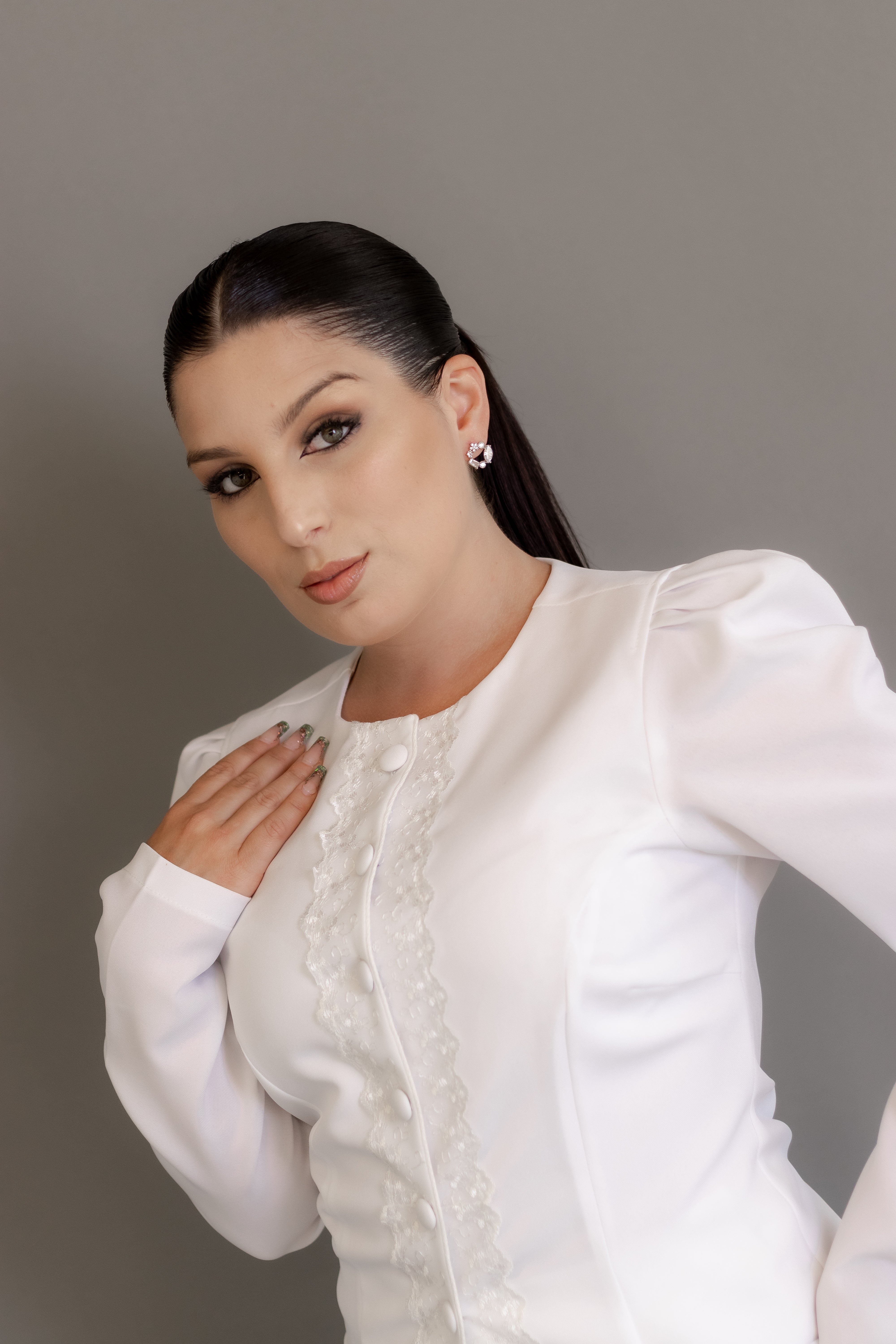 Jaleca Bianca – Jaleco Feminino com Renda e Detalhes Sofisticados