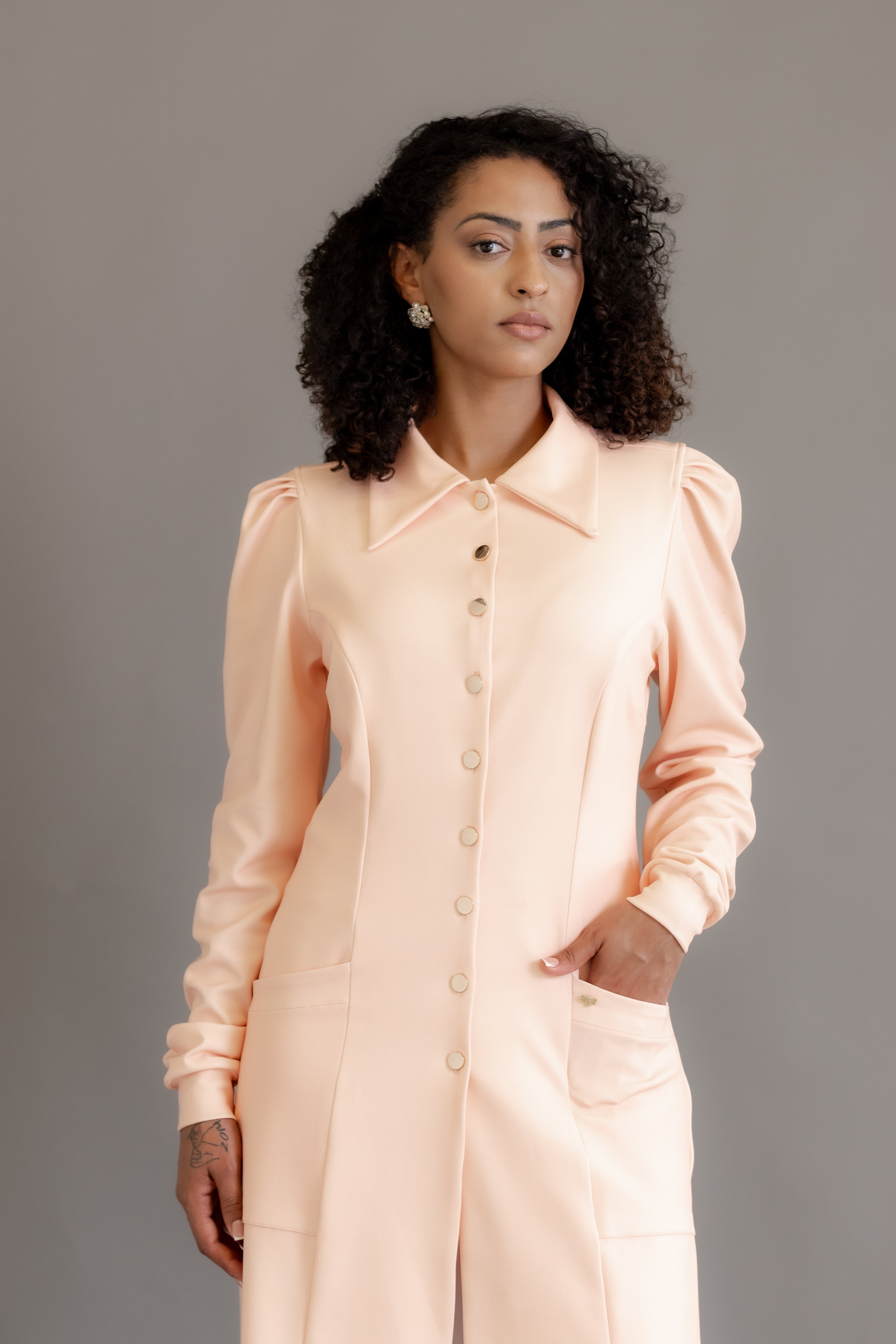 Jaleca Blair – Jaleco Feminino com Botões Exclusivos e Design Sofisticado