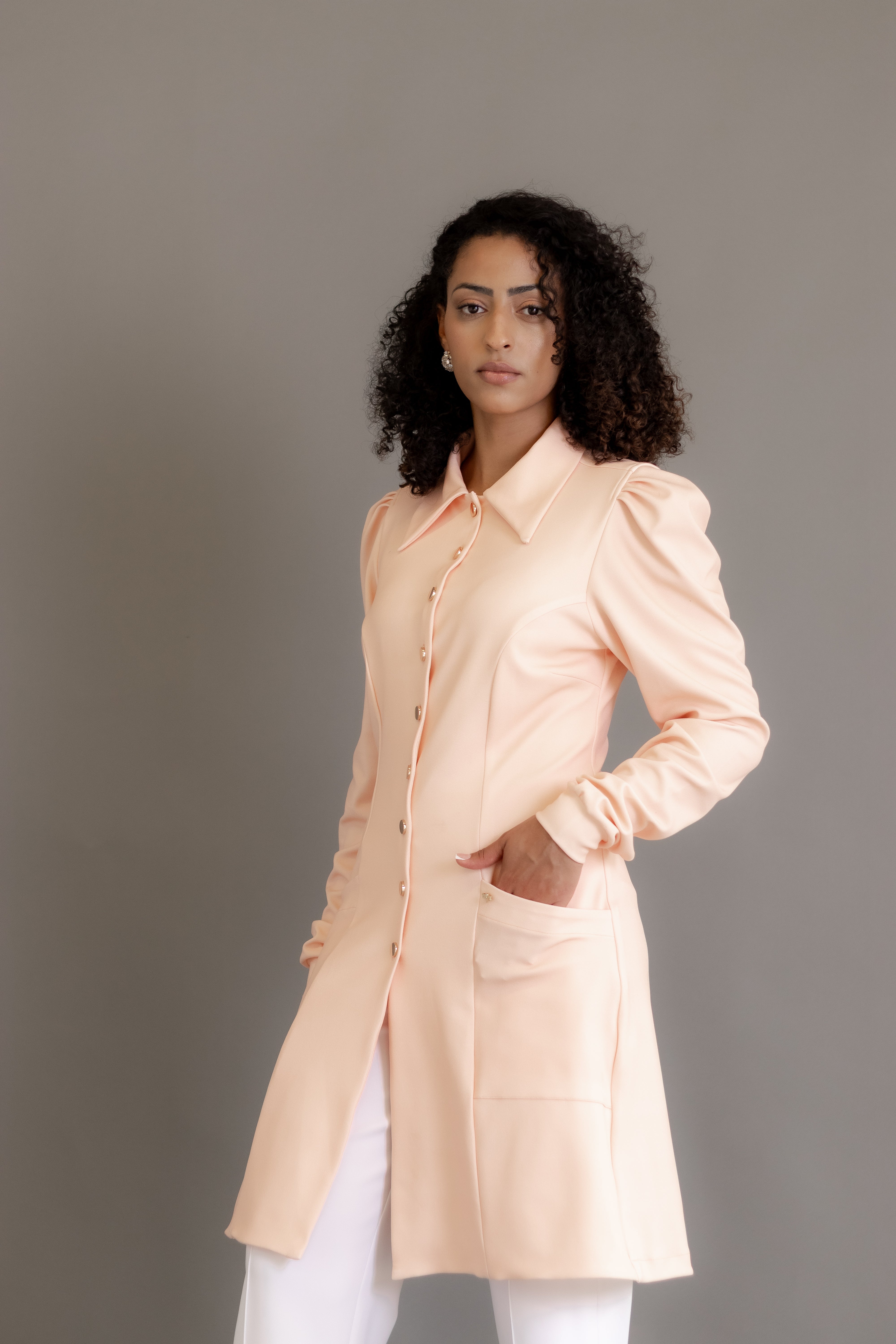 Jaleca Blair – Jaleco Feminino com Botões Exclusivos e Design Sofisticado
