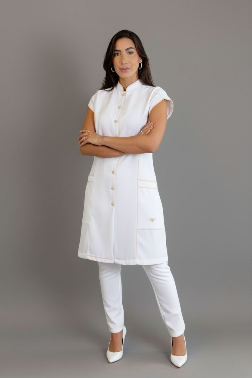 Jaleca Layla 1 – Jaleco Feminino Acinturado com Mangas Curtas