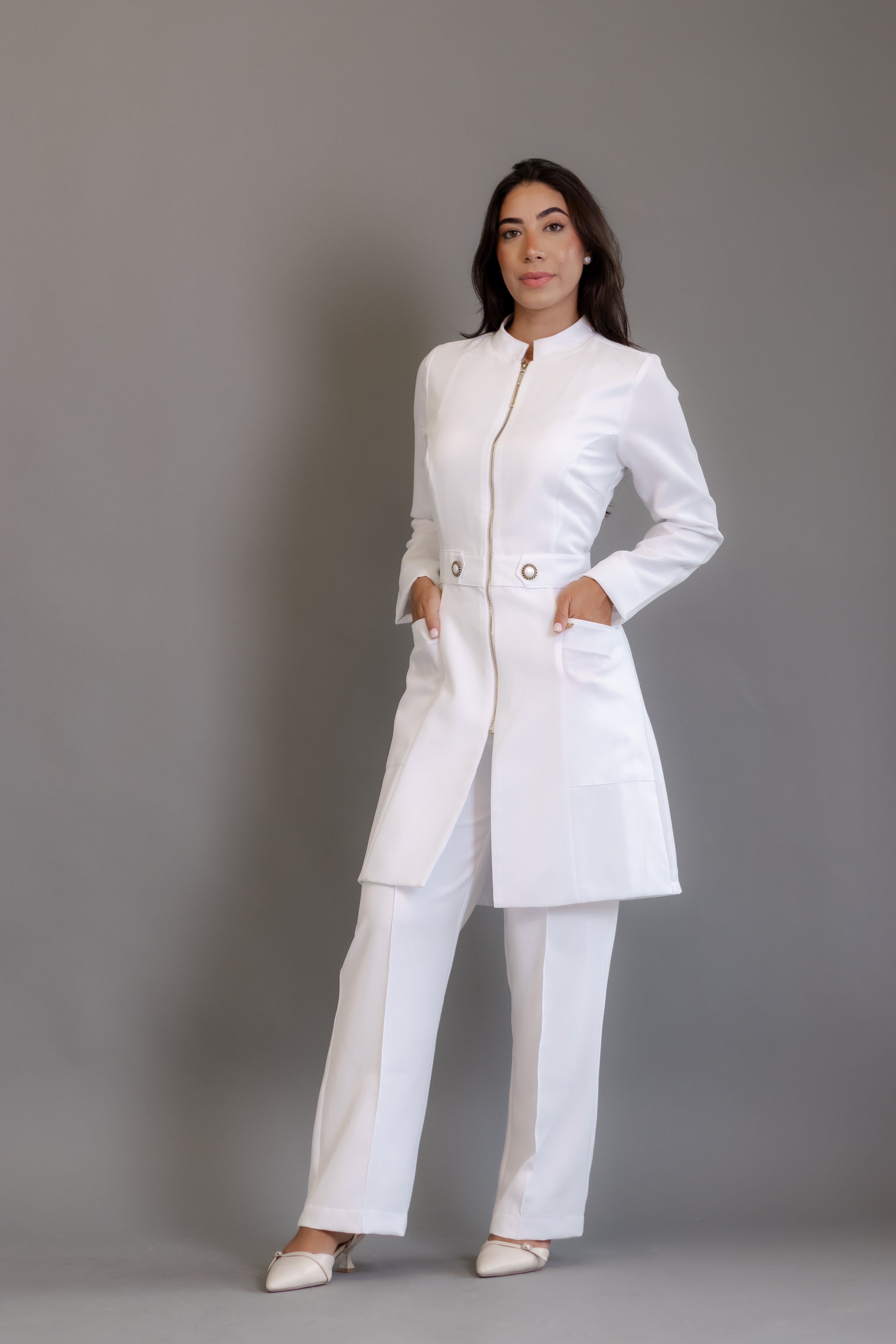Jaleca Marie – Jaleco Feminino com Zíper e Botões Decorativos