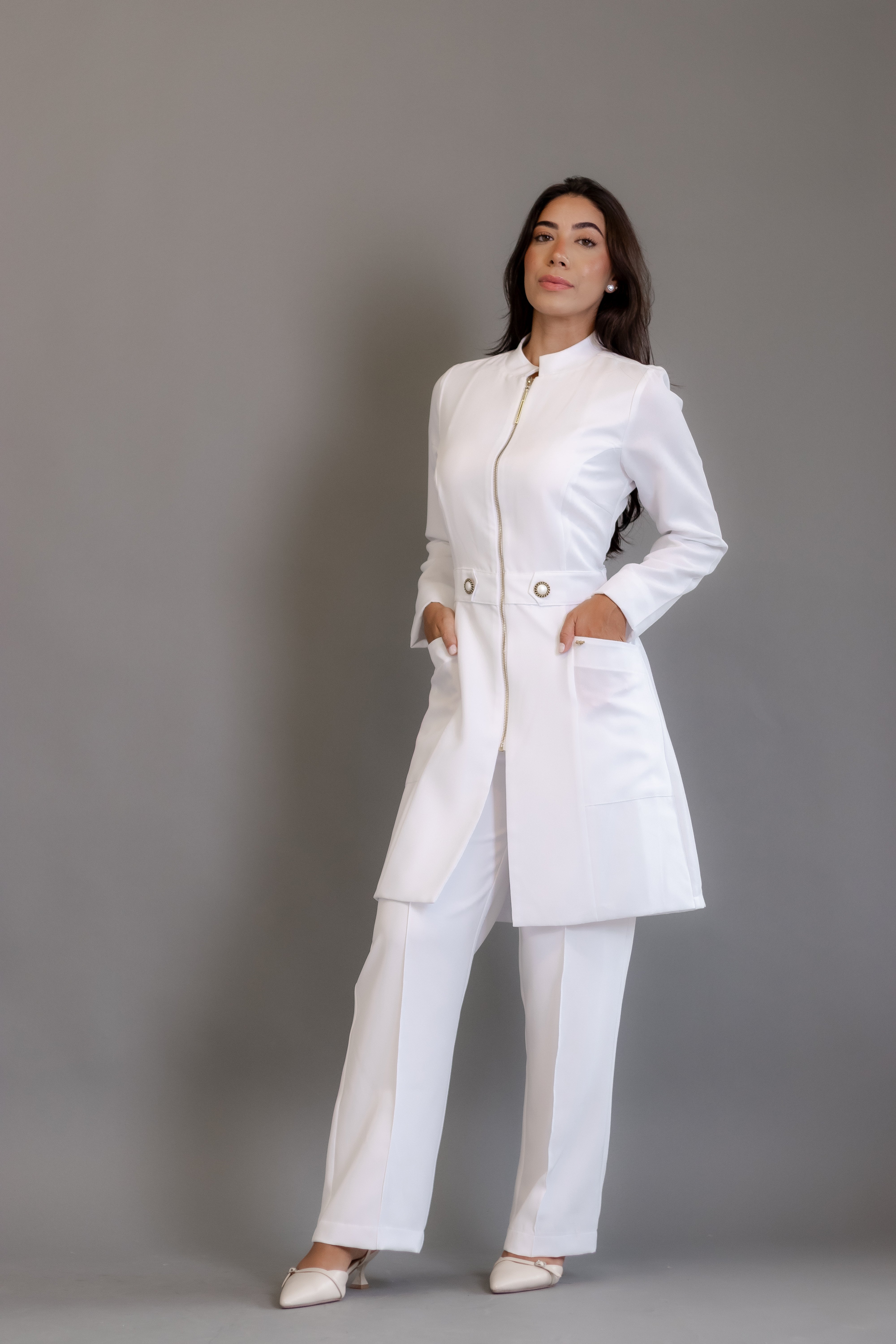 Jaleca Marie – Jaleco Feminino com Zíper e Botões Decorativos