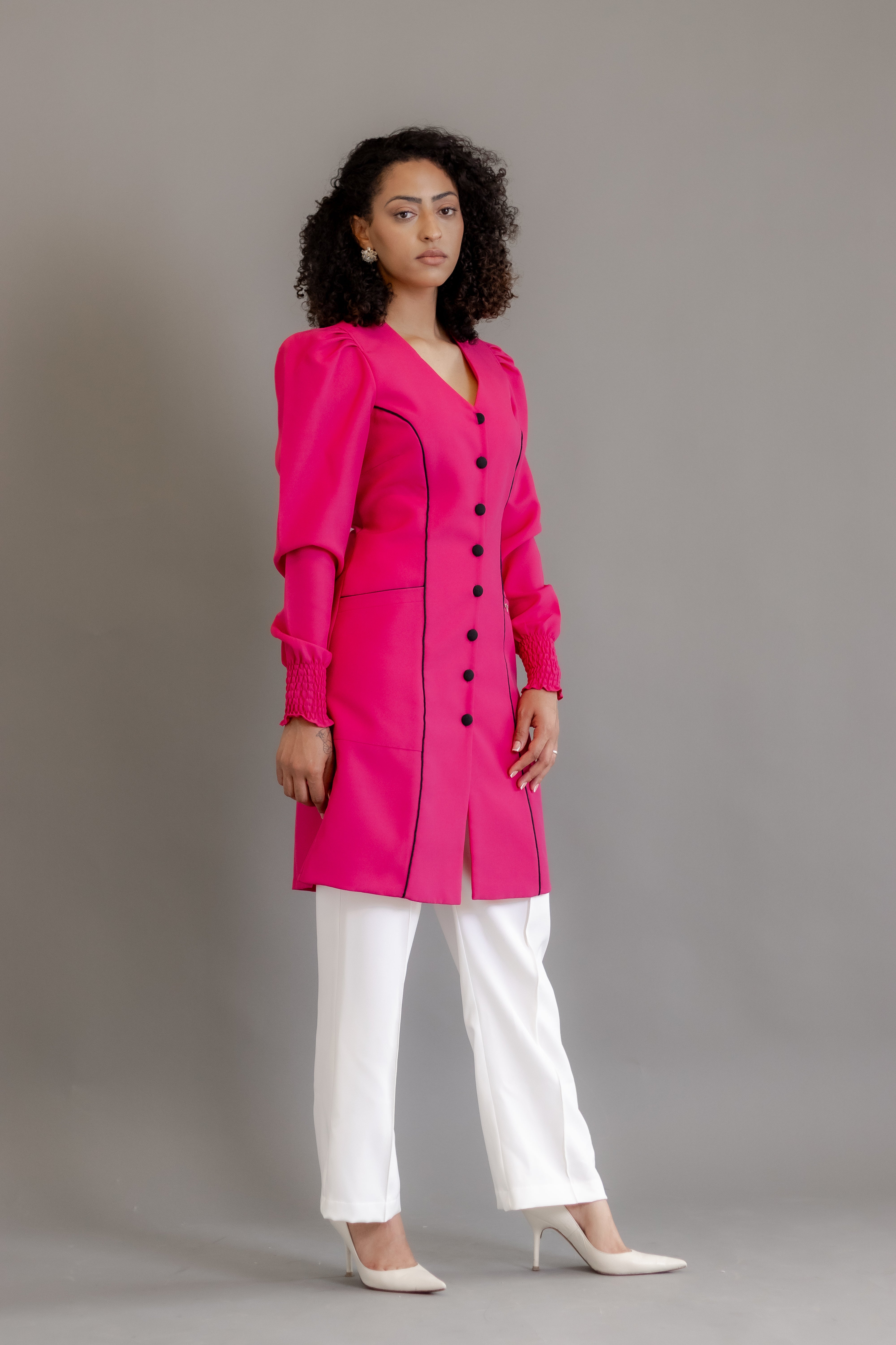 Jaleca Paris – Jaleco Feminino Acinturado com Detalhes Contrastantes