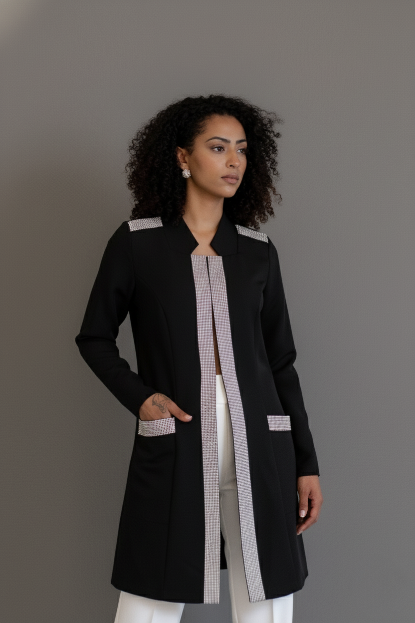 Jaleca Premium Aubrey: jaleco feminino elegante em branco, com aplicações brilhantes.