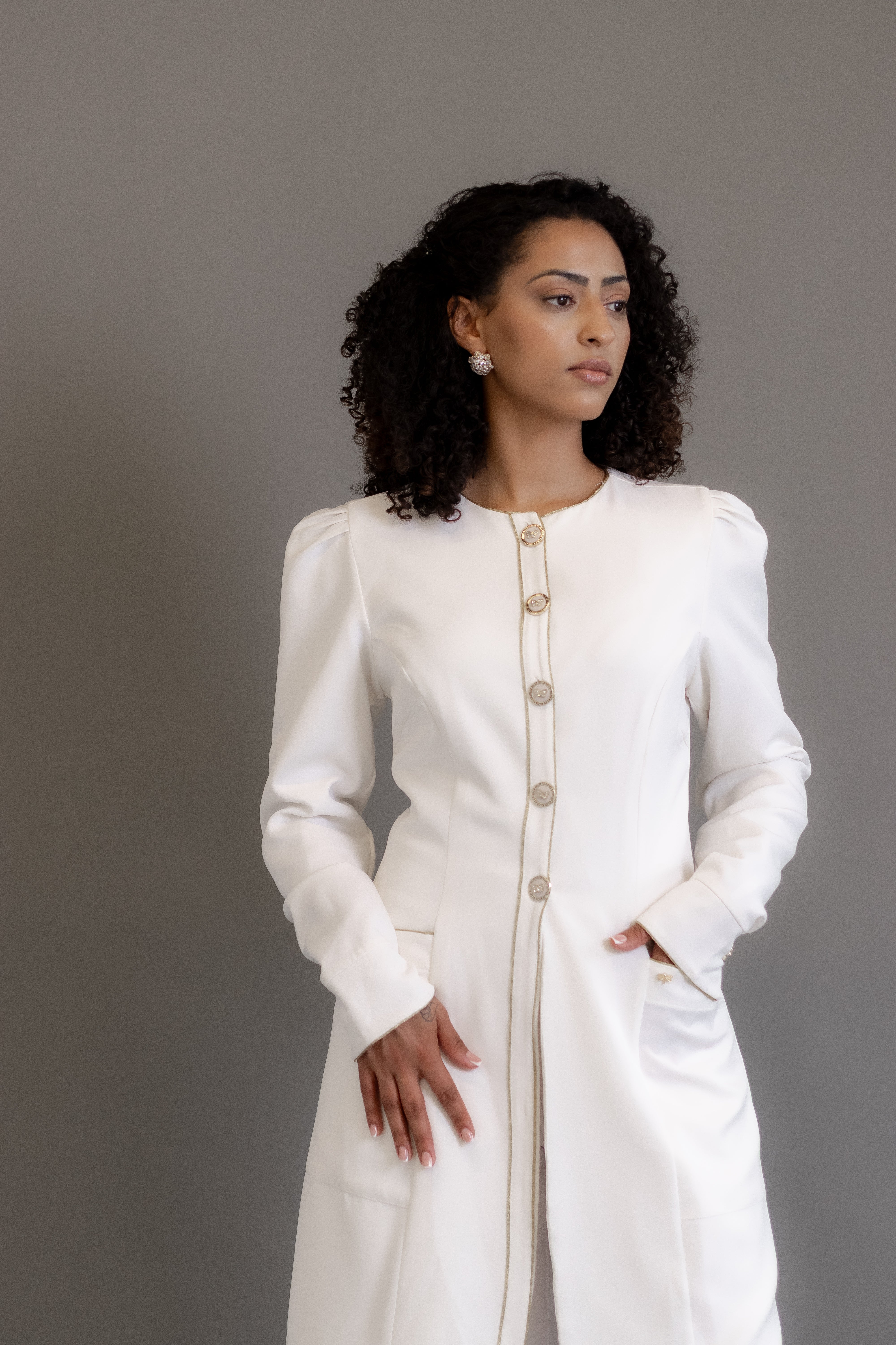 Jaleca Premium Ivory – Jaleco Feminino Branco com Botões Exclusivos