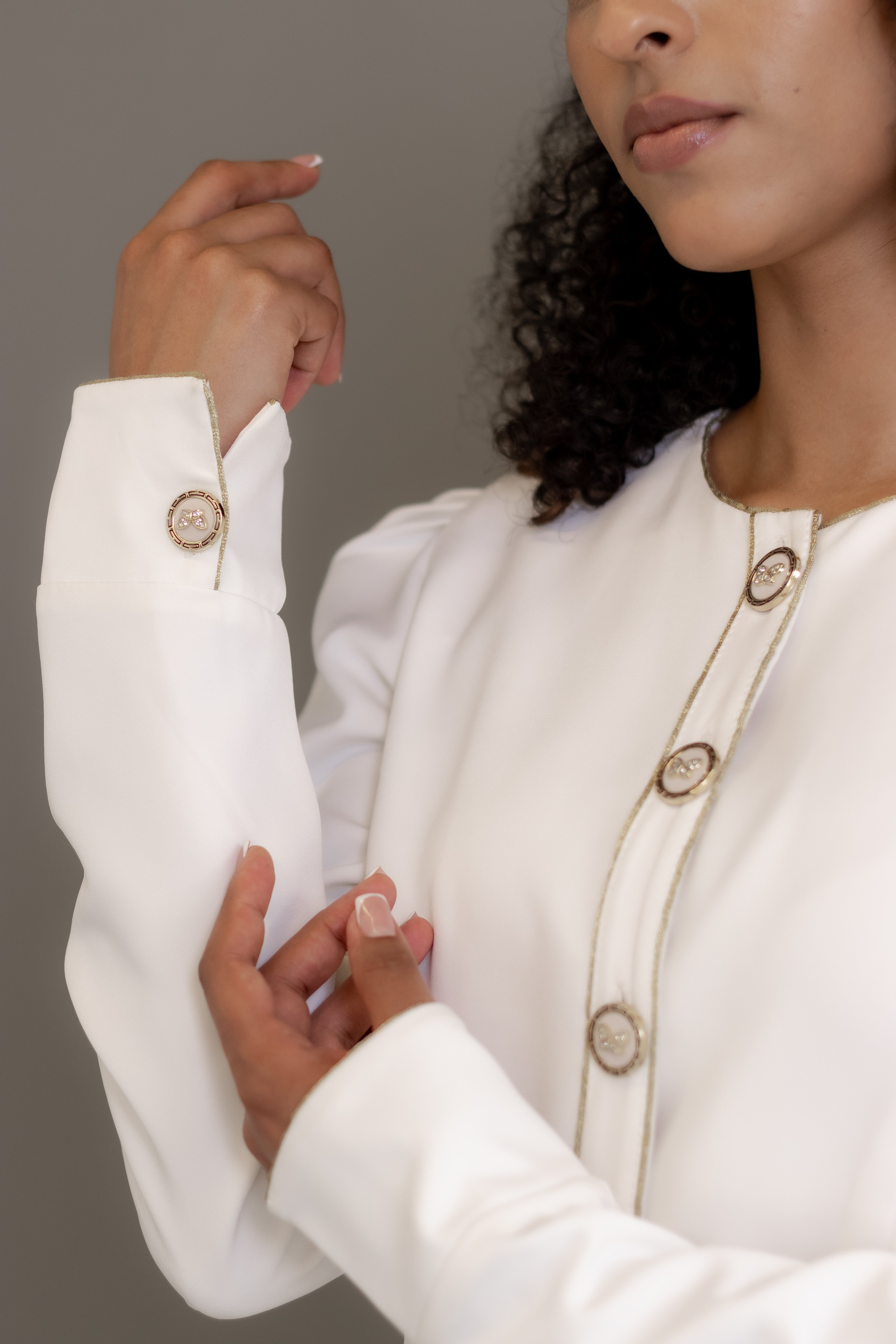Jaleca Premium Ivory – Jaleco Feminino Branco com Botões Exclusivos