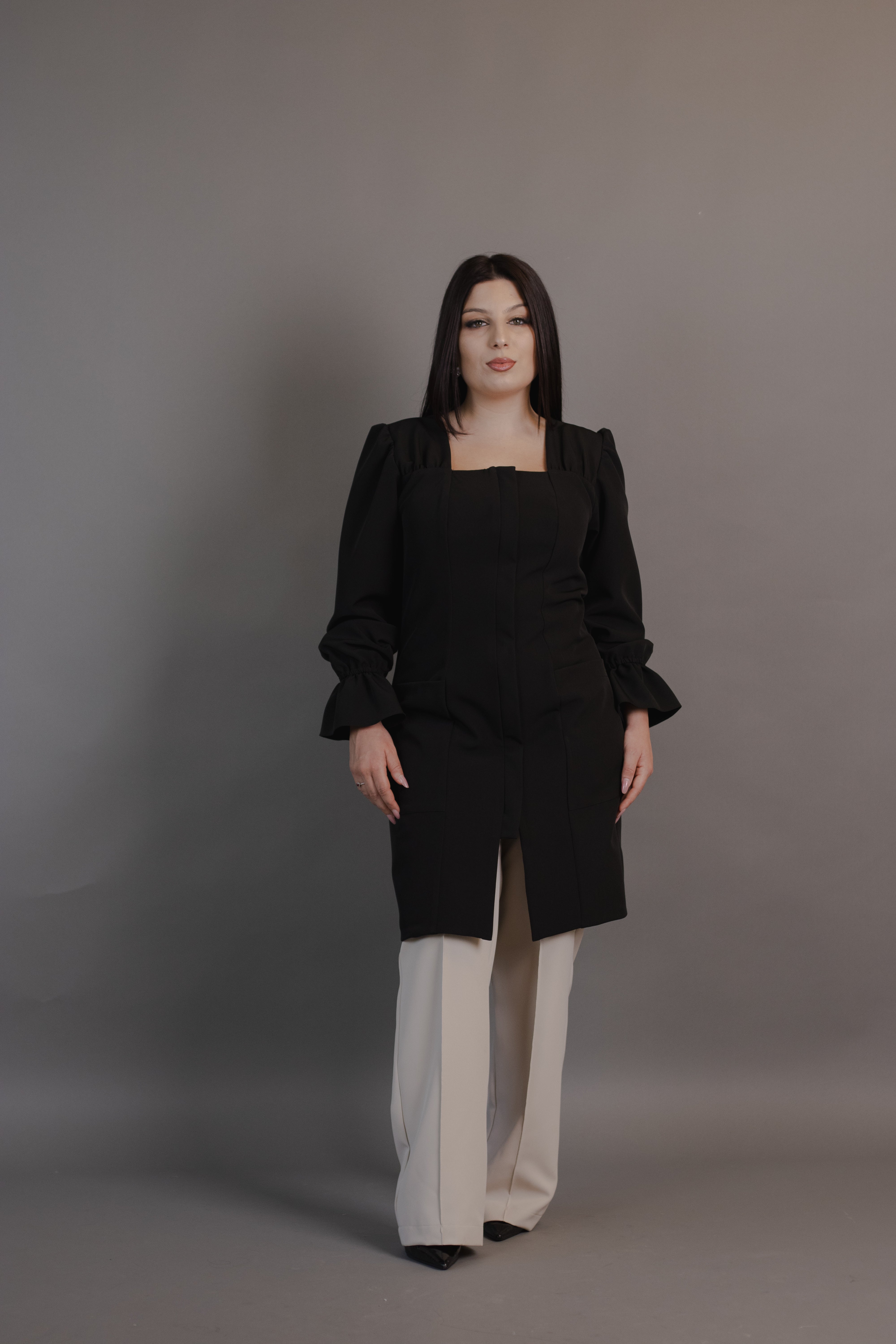 Jaleca Tulipa Feminina — decote reto e punhos em babado