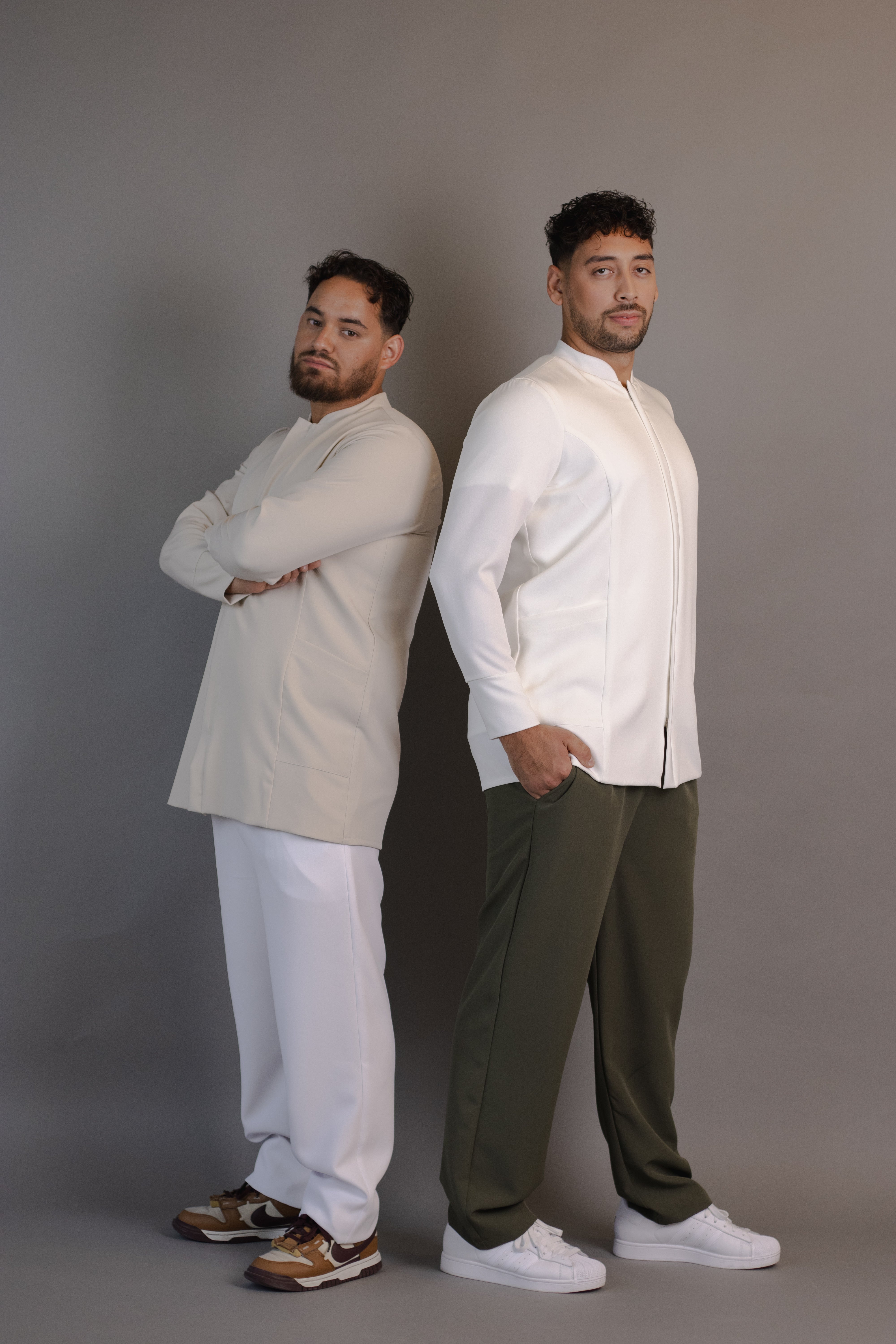 Jaleco Apollo – jaleco masculino com gola padre e fecho oculto