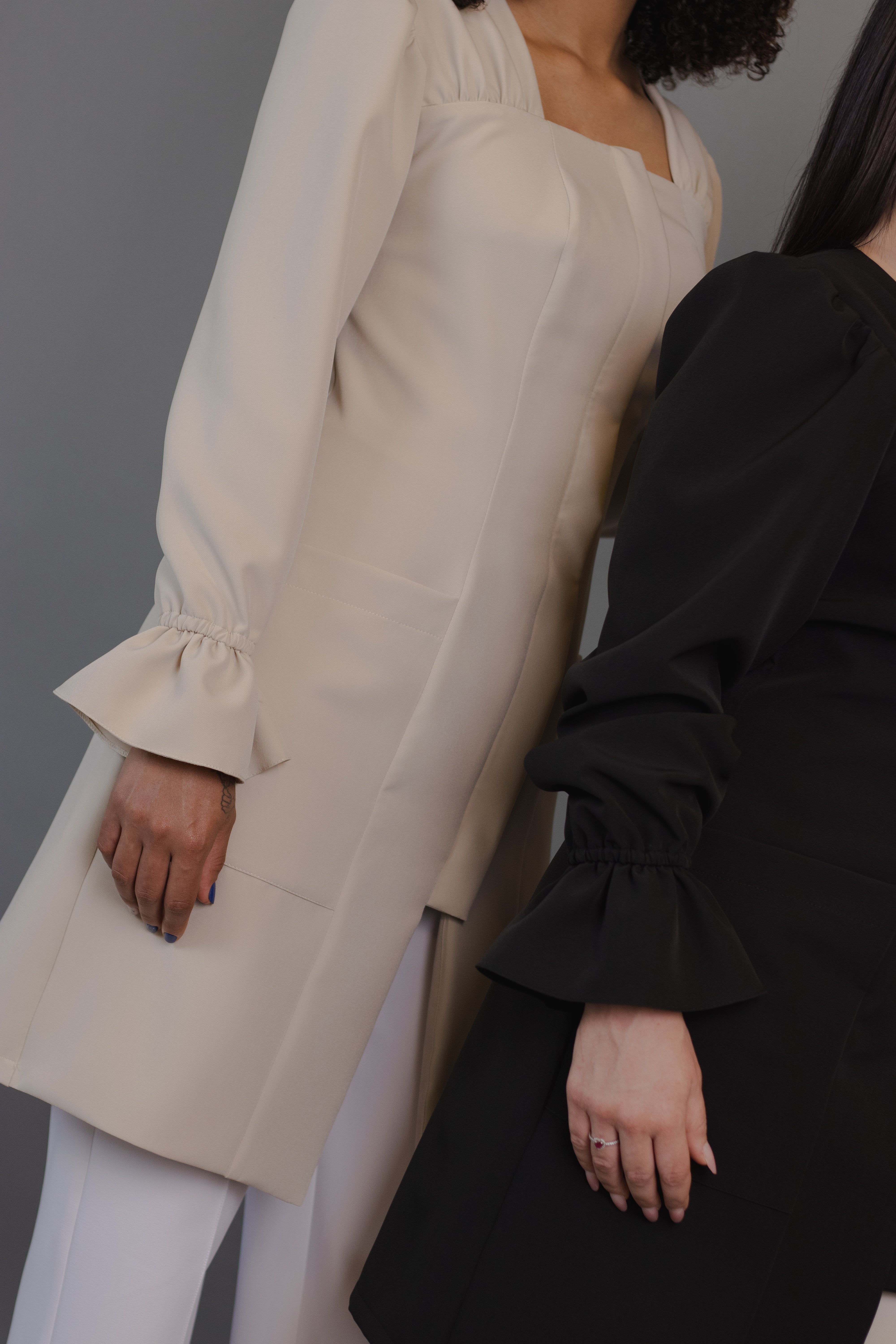 Jaleca Tulipa Feminina — decote reto e punhos em babado