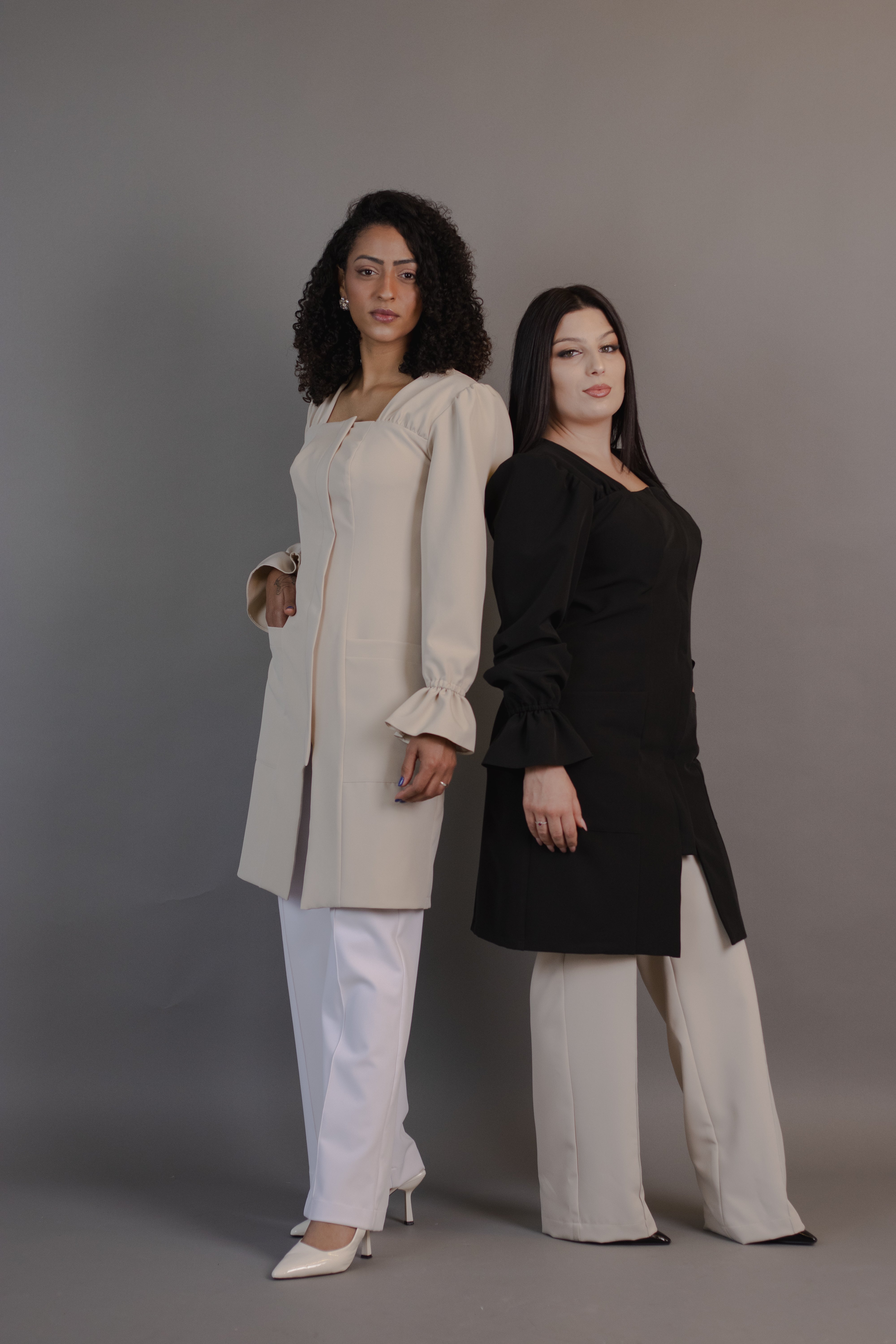 Jaleca Tulipa Feminina — decote reto e punhos em babado