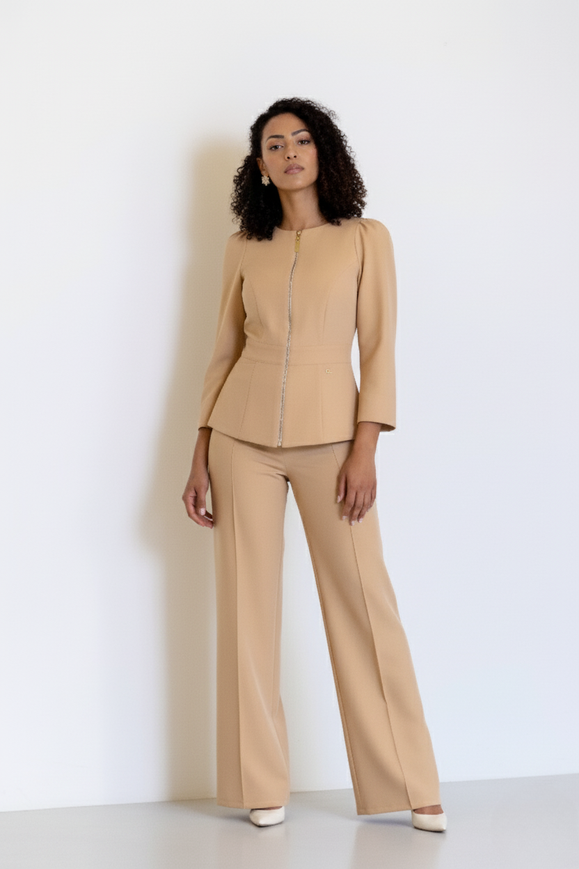 Scrub Bella – Scrub Feminino Acinturado com Zíper Frontal e Manga Longa