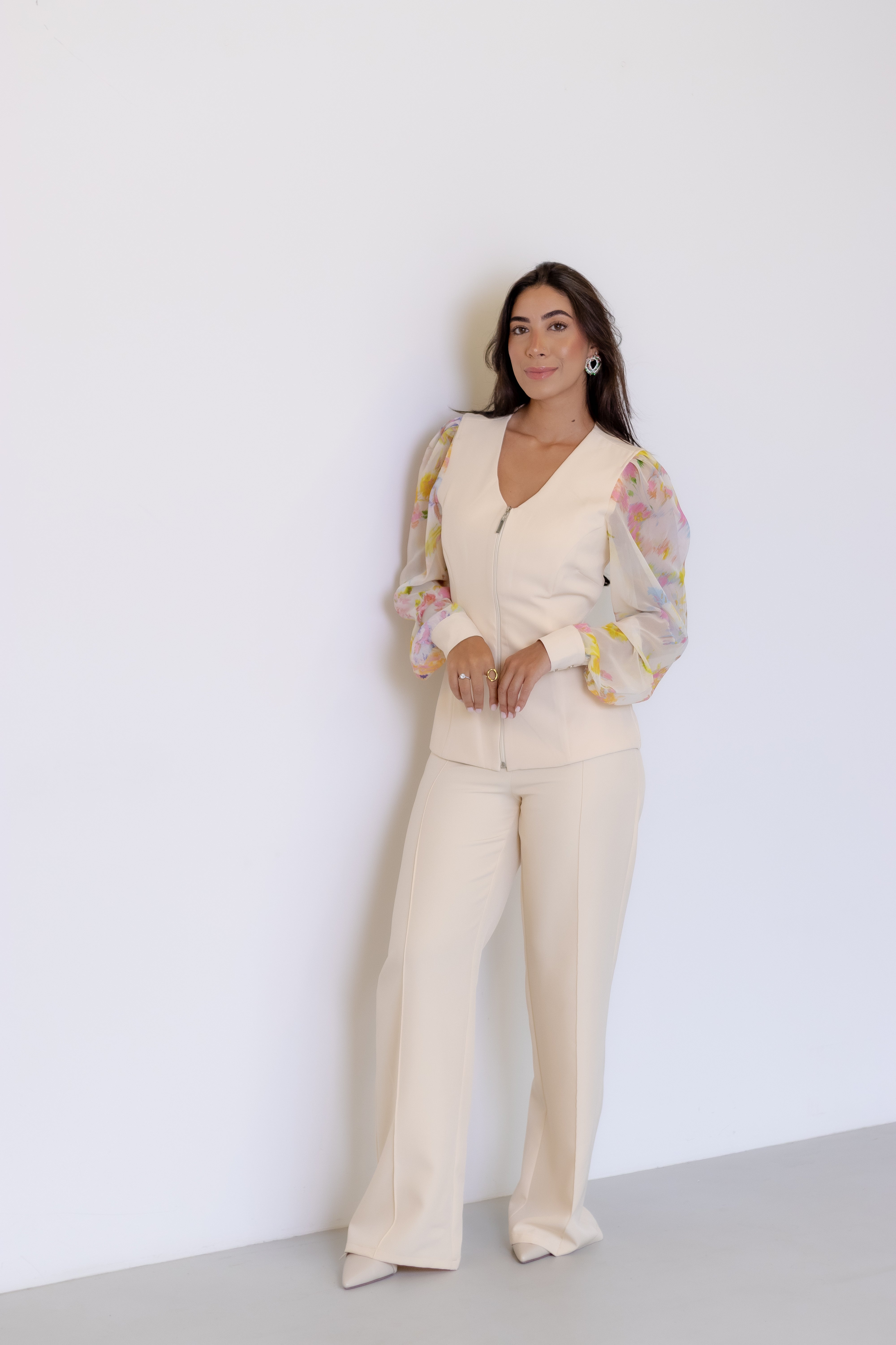 Scrub Candice – Uniforme Profissional Feminino com Elegância e Toque Floral
