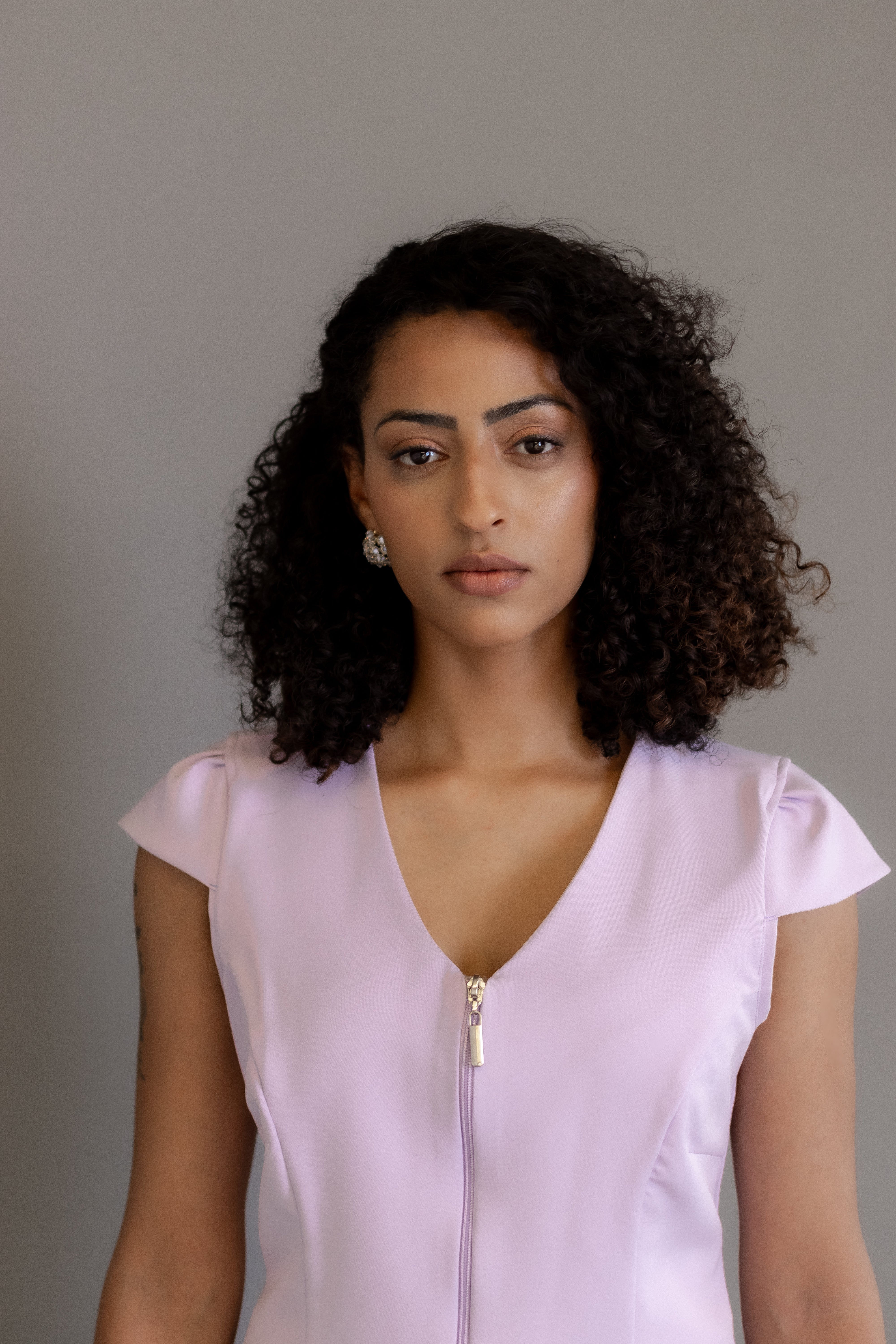 Scrub Carol – blusa profissional com zíper frontal