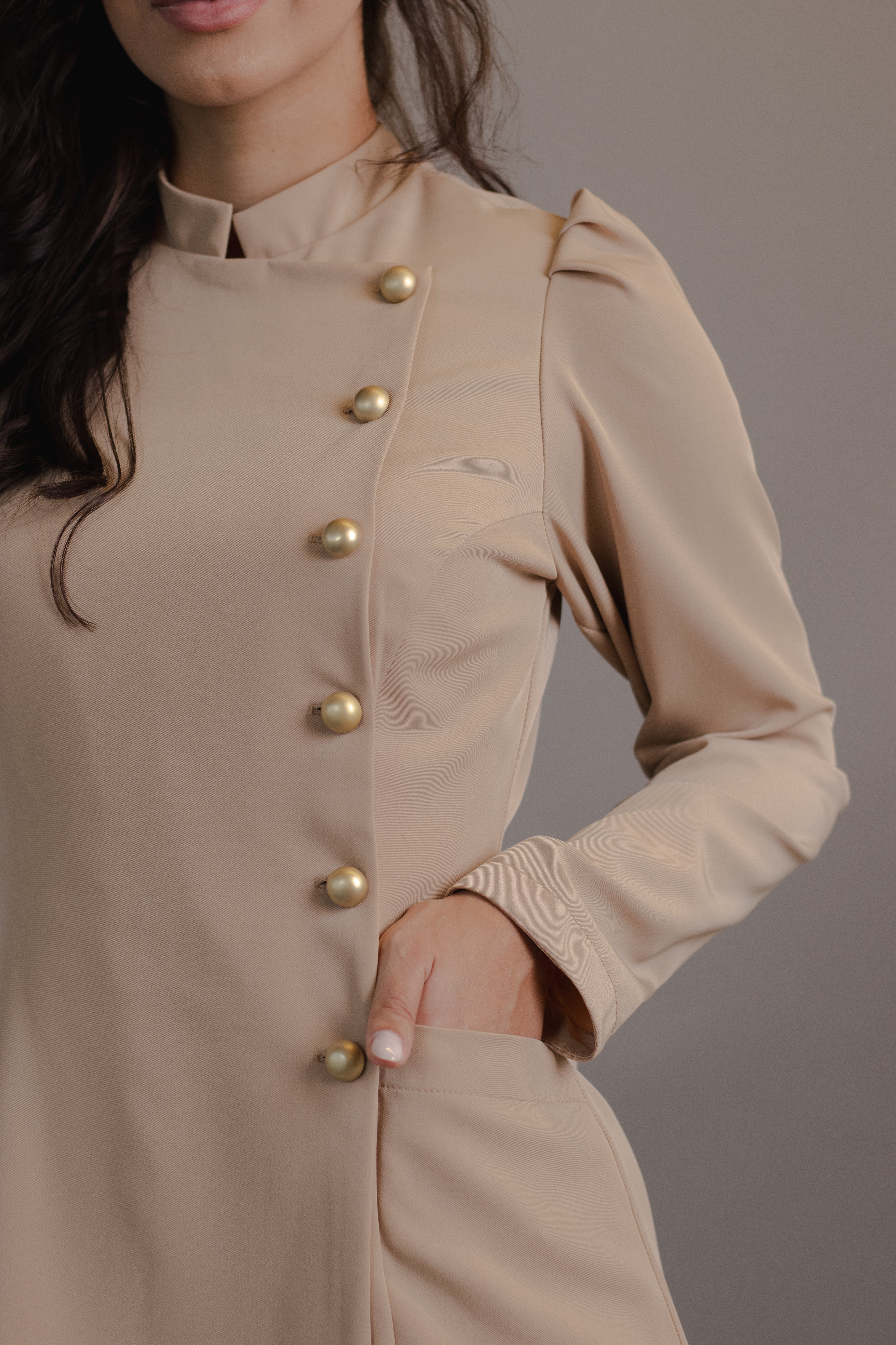 Dólmã Joana — elegância com botões laterais