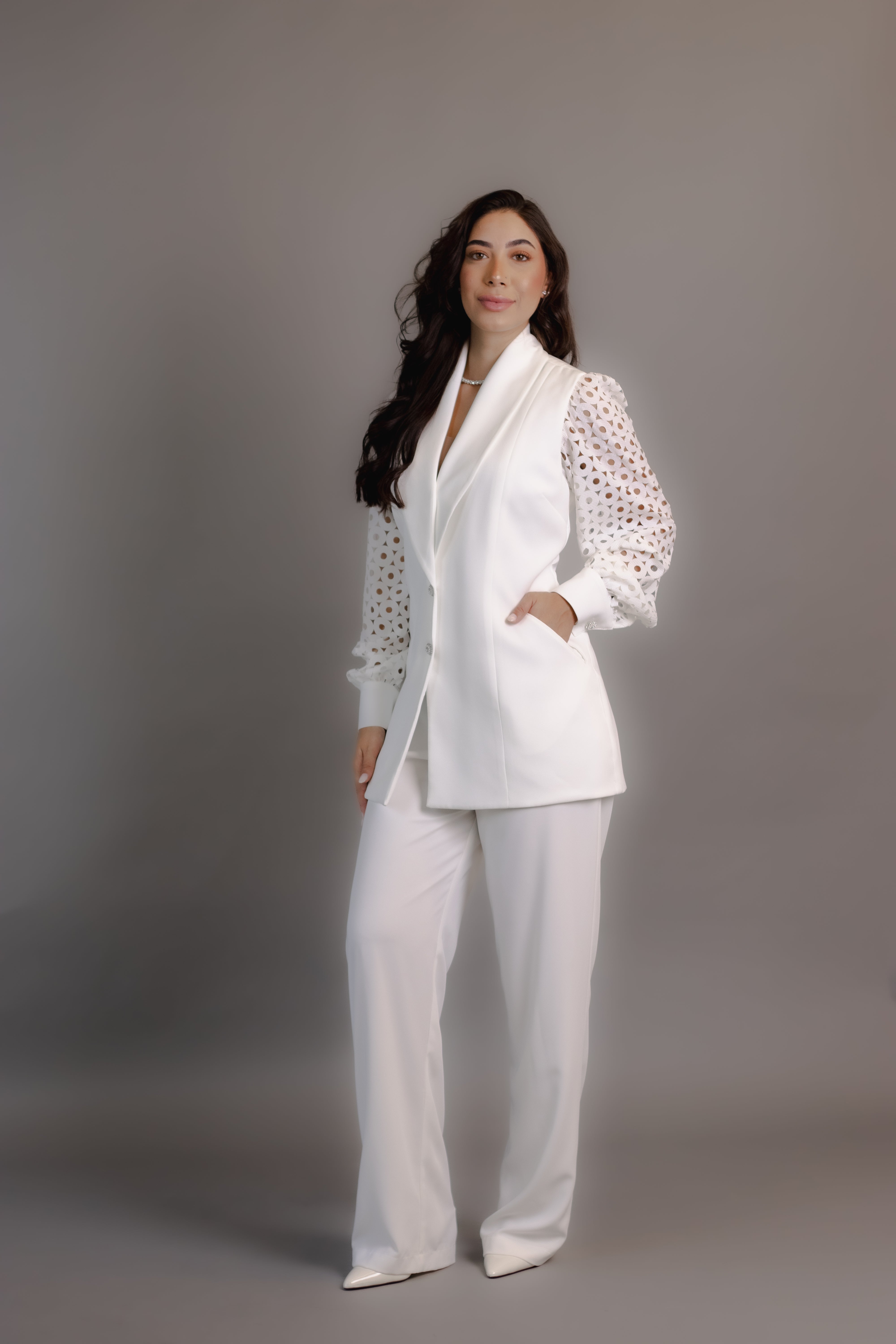 Fato Elisabeth  — blazer alongado com mangas rendadas