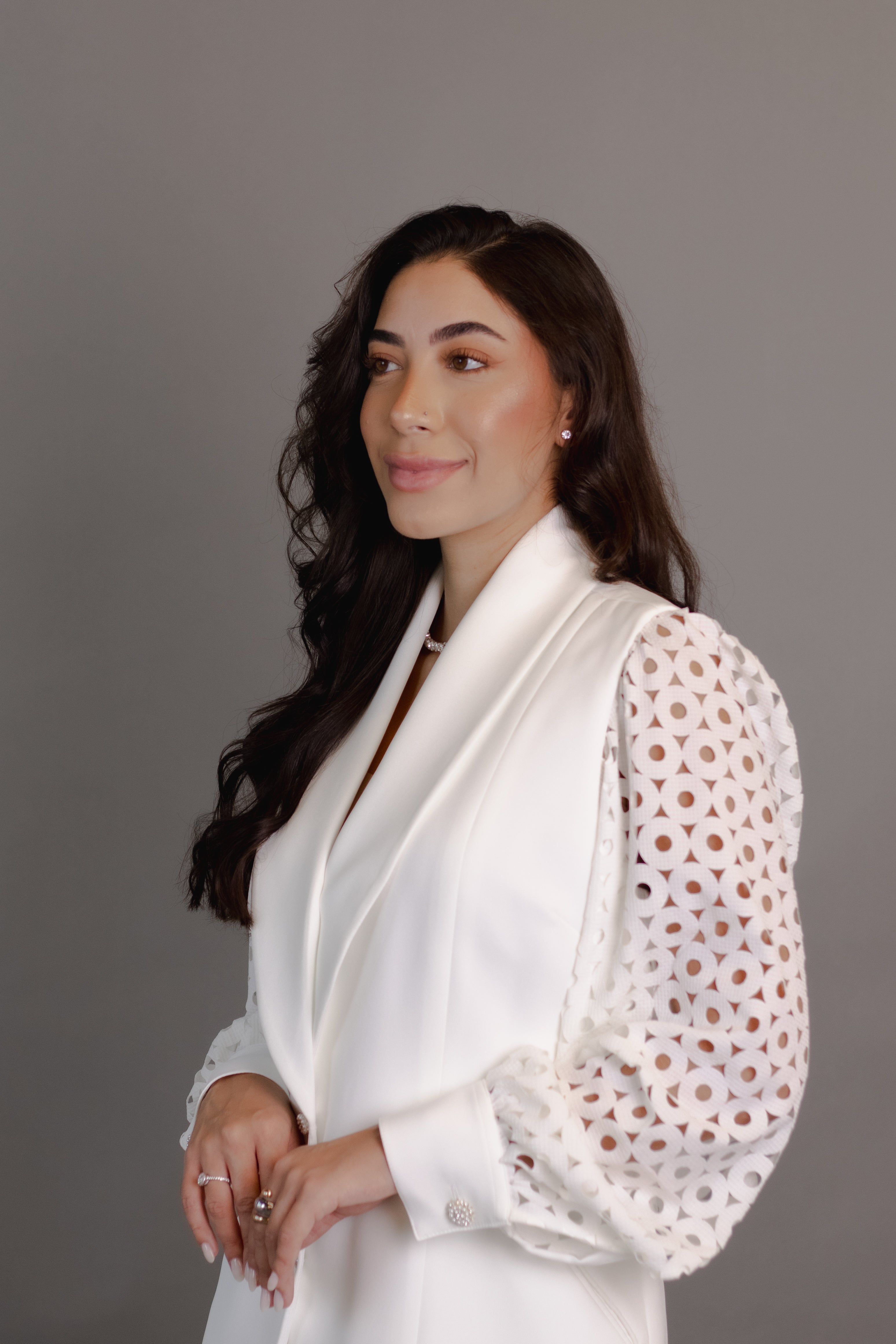 Fato Elisabeth  — blazer alongado com mangas rendadas