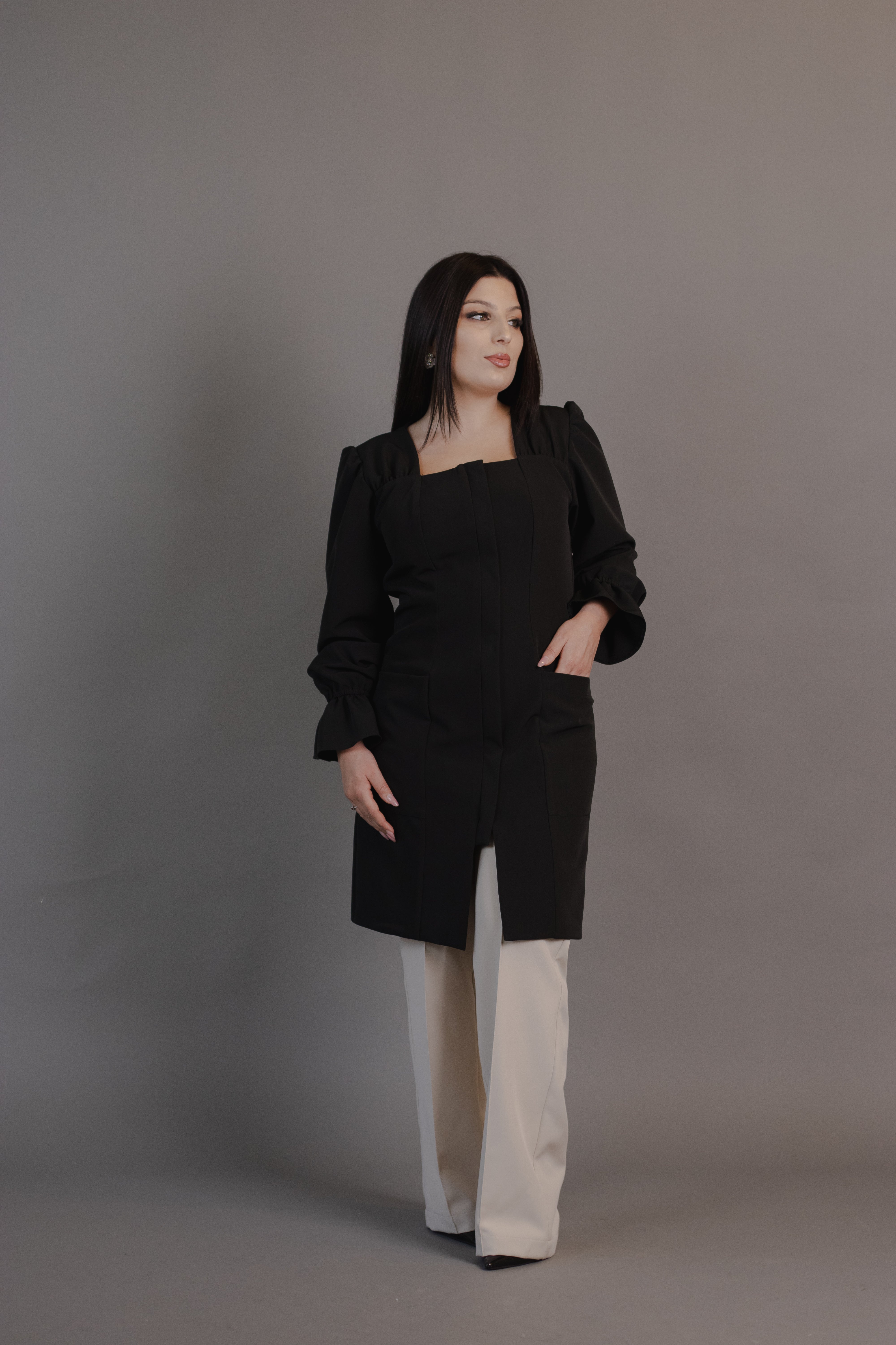 Jaleca Tulipa Feminina — decote reto e punhos em babado