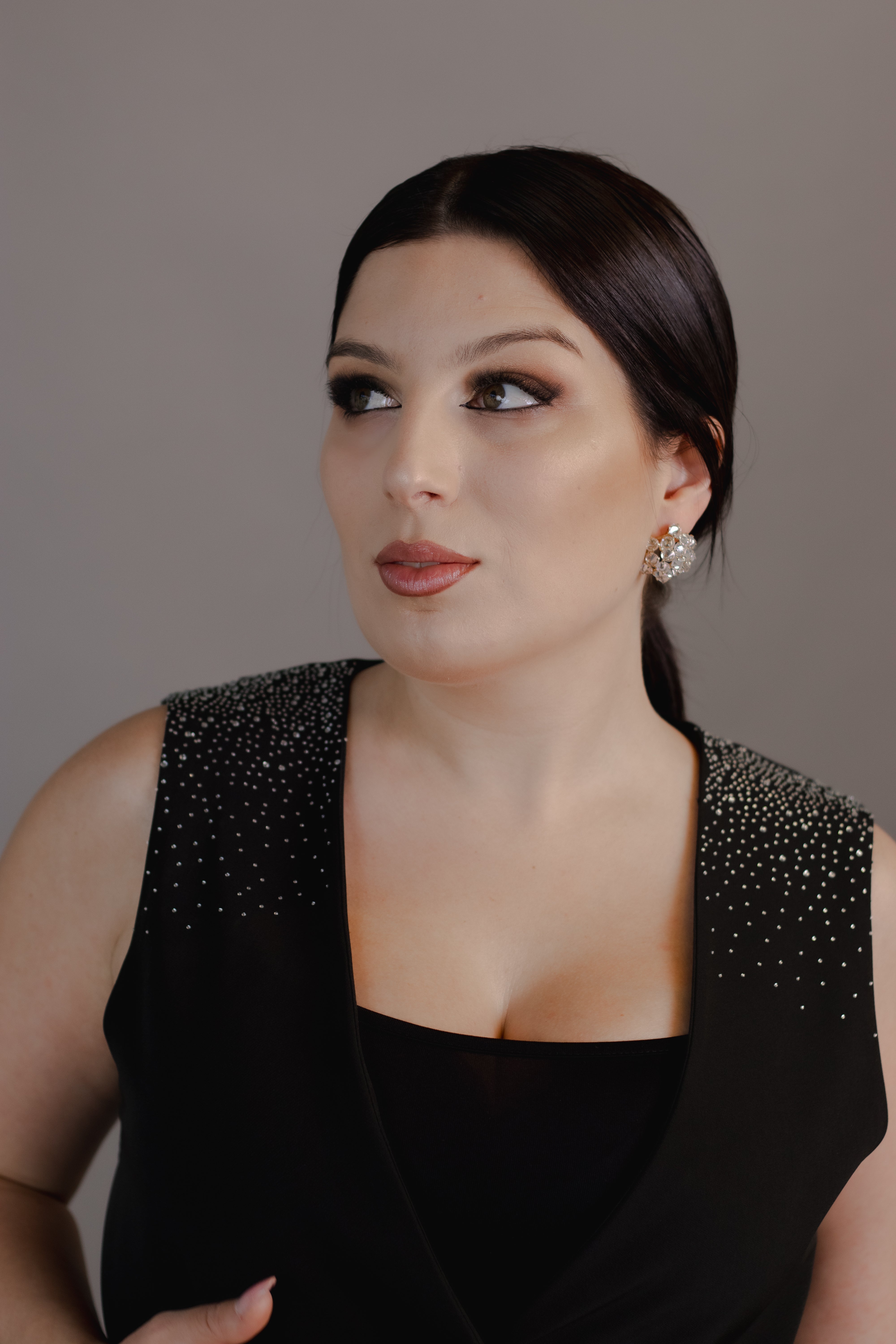 Jaleca Ursula  — brilho discreto e cinto-faixa