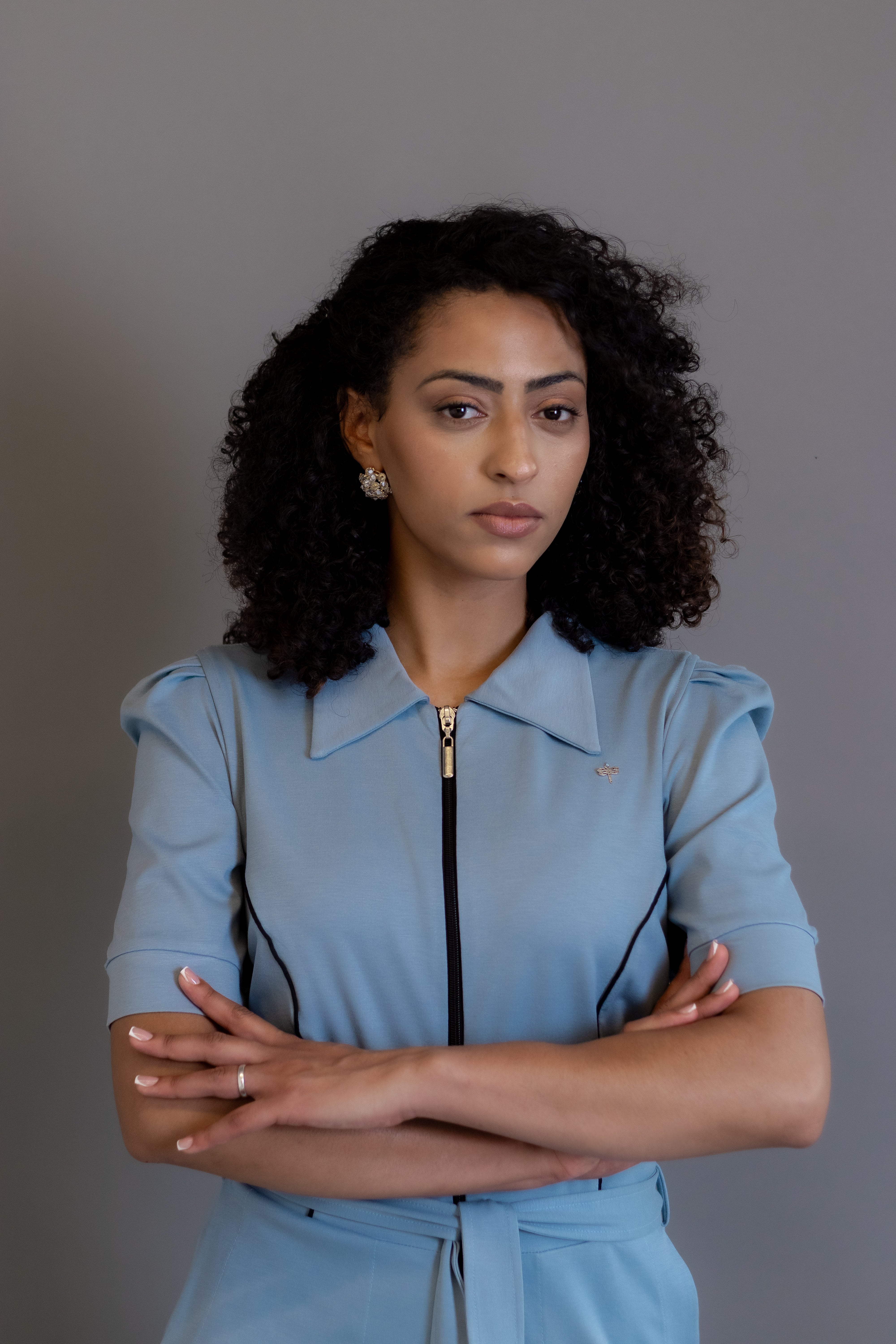 Macacão Zoe – Macacão Feminino de Trabalho com Zíper Frontal e Cinto Faixa