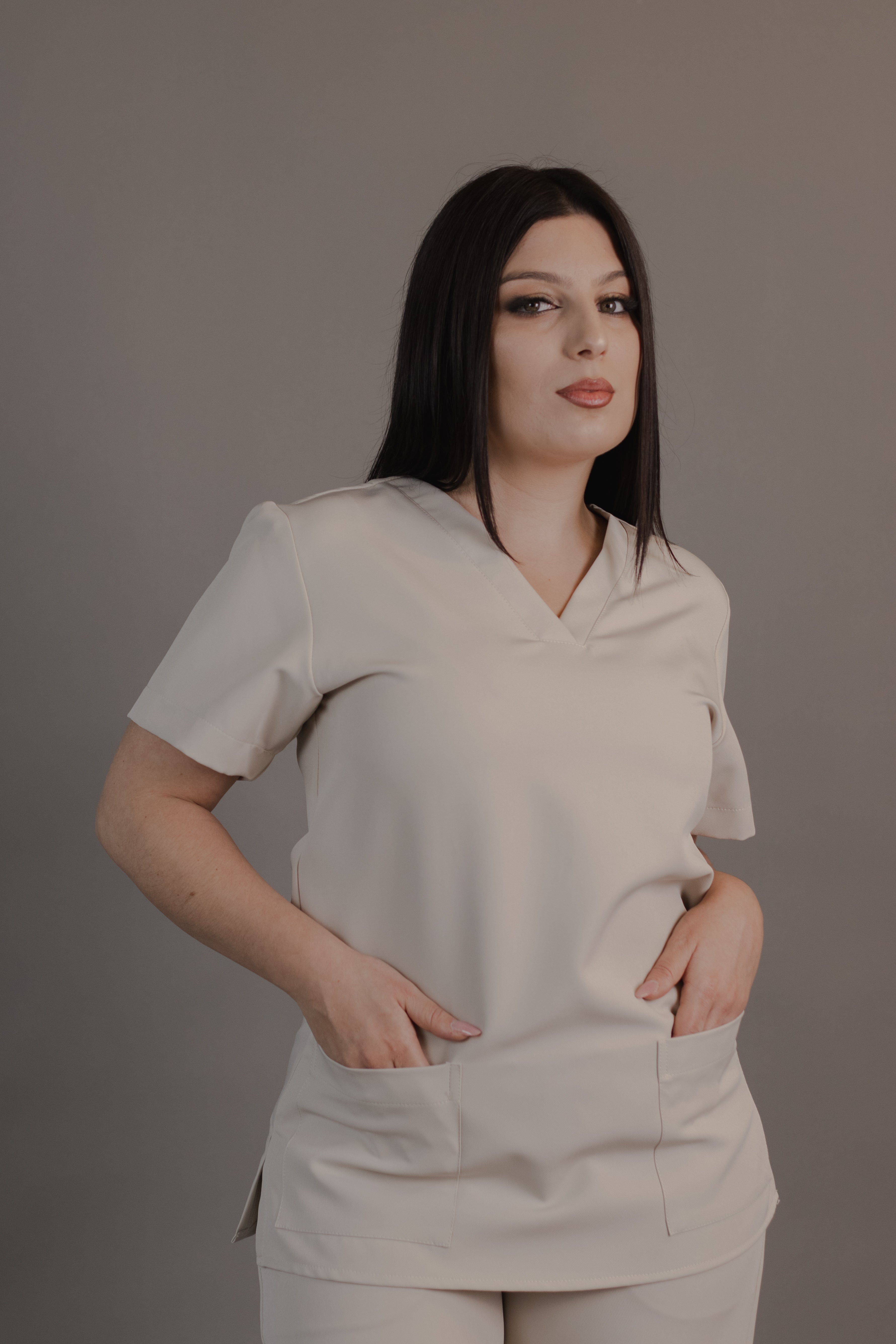 Scrub Luisa (inclui casaco) — leveza e praticidade no atendimento