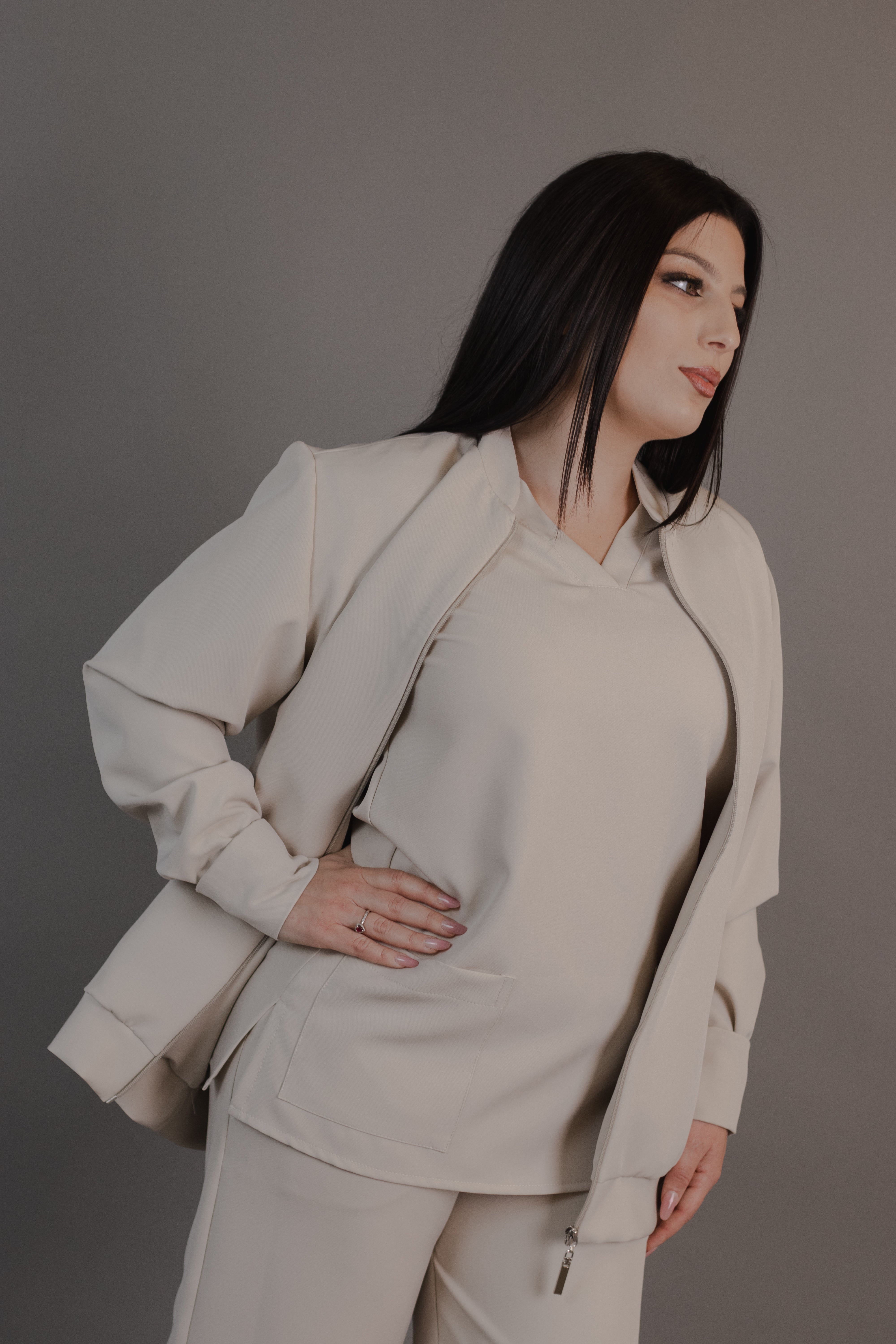 Scrub Luisa (inclui casaco) — leveza e praticidade no atendimento